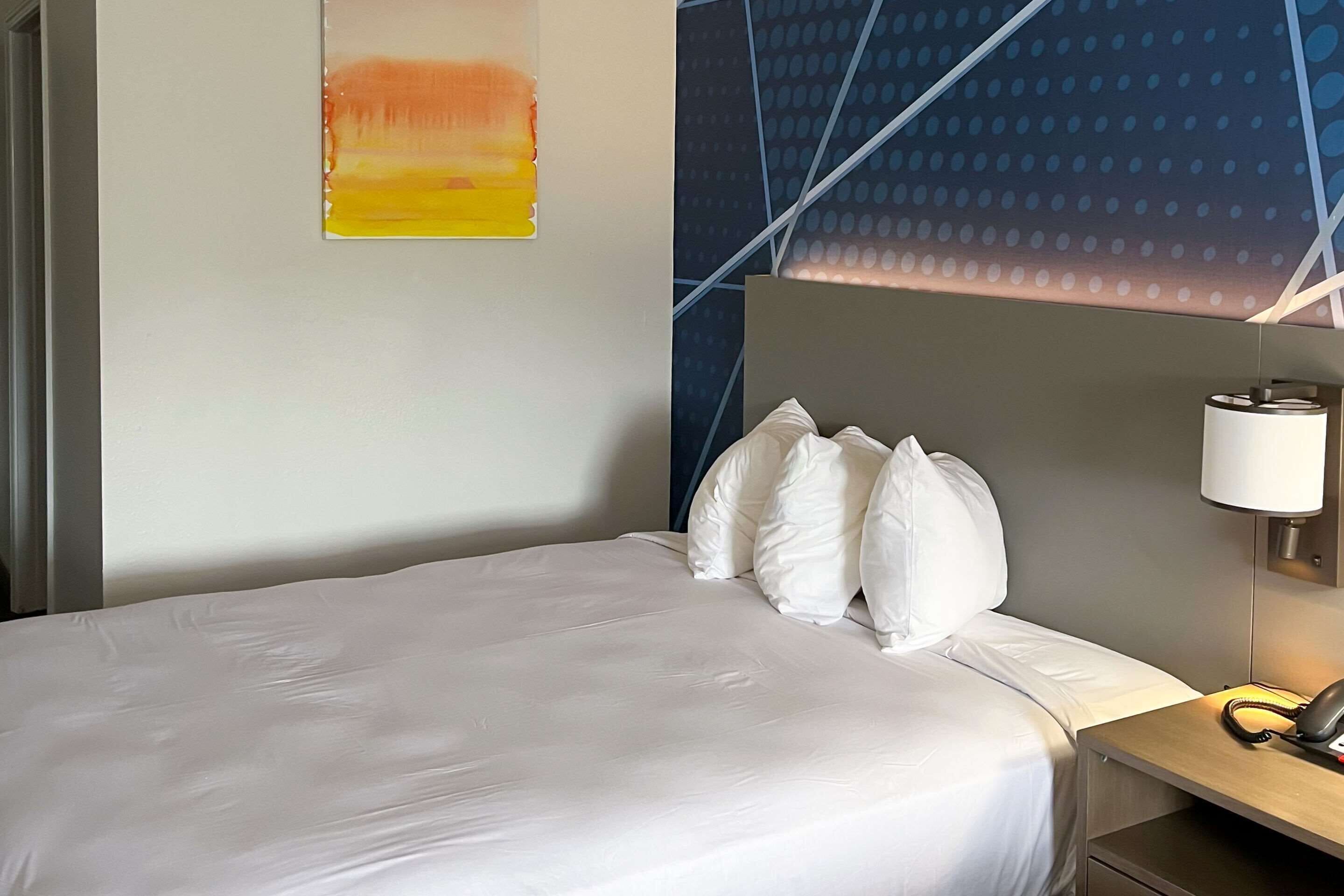 Skrivebord, skrivebord for bærbar PC og blendingsgardiner