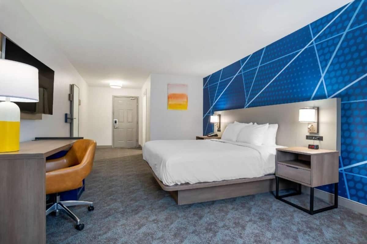 Bureau, espace de travail pour ordinateur portable, rideaux occultants