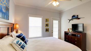 Condo, 3 Bedrooms | 1 bedroom, individually decorated, individually furnished, free WiFi