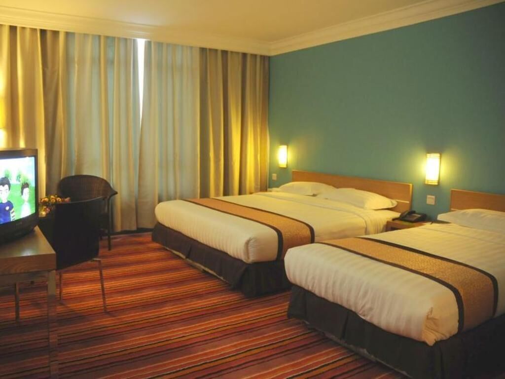 Työpöytä, silitysrauta/-lauta