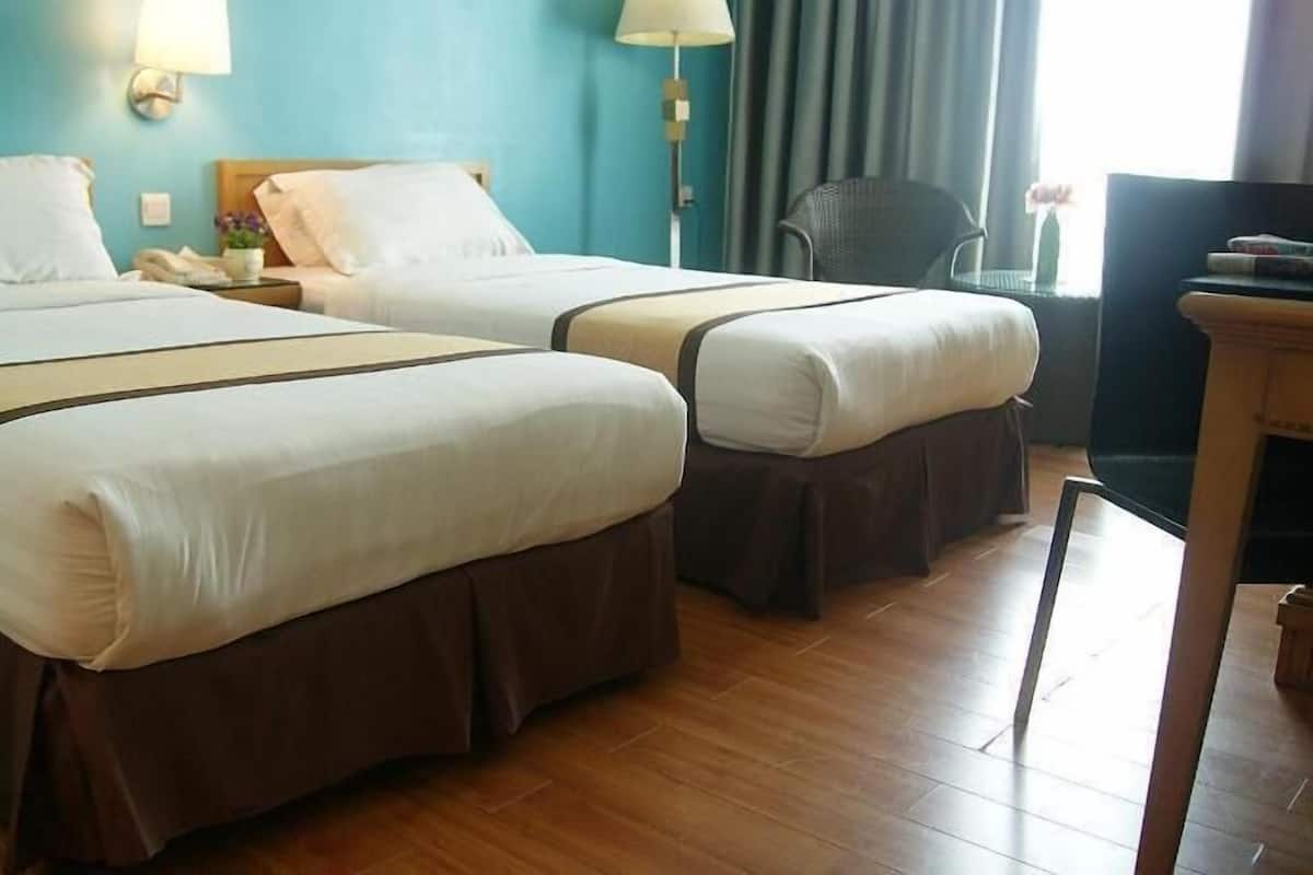 Skrivebord og strykejern/-brett