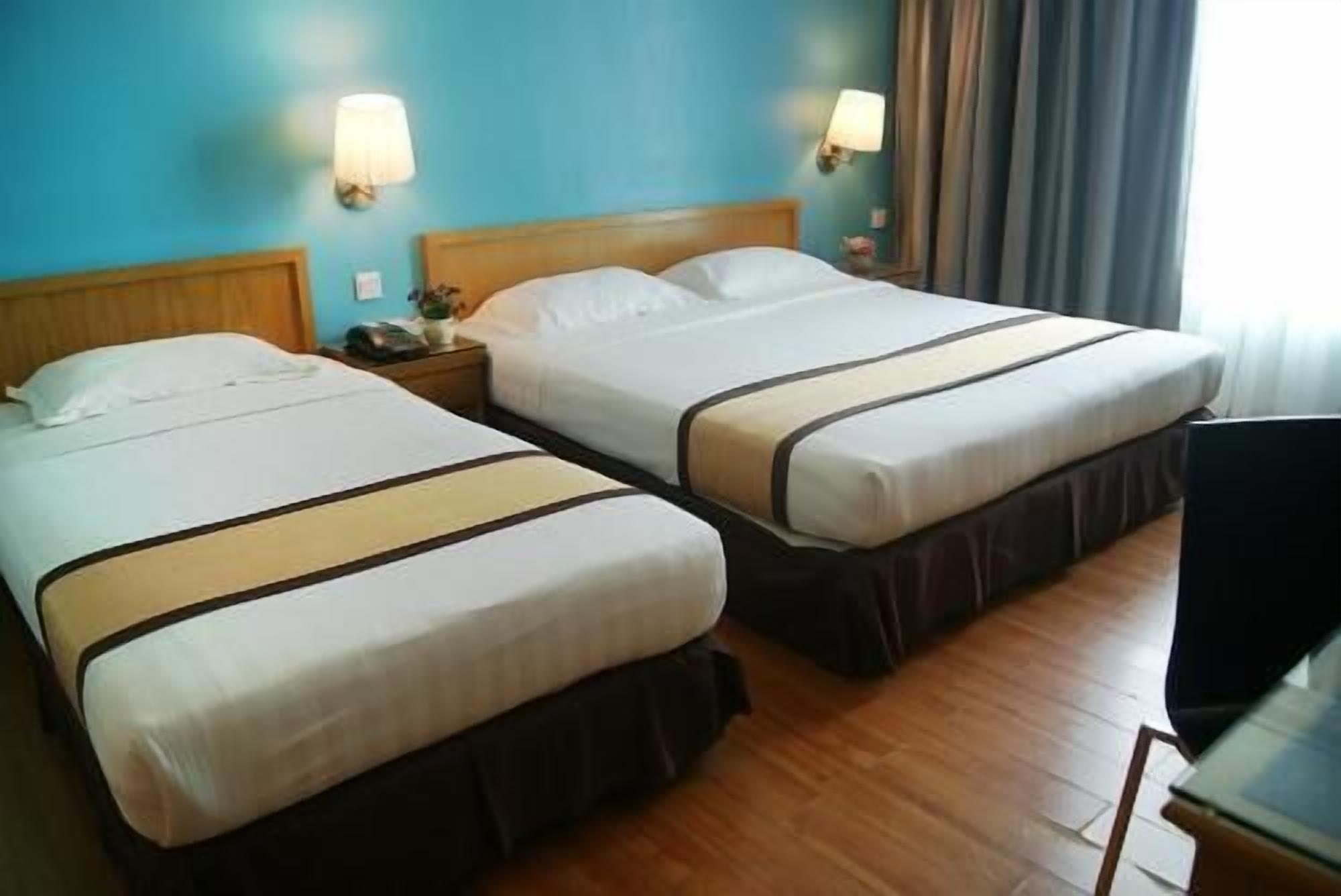 Työpöytä, silitysrauta/-lauta