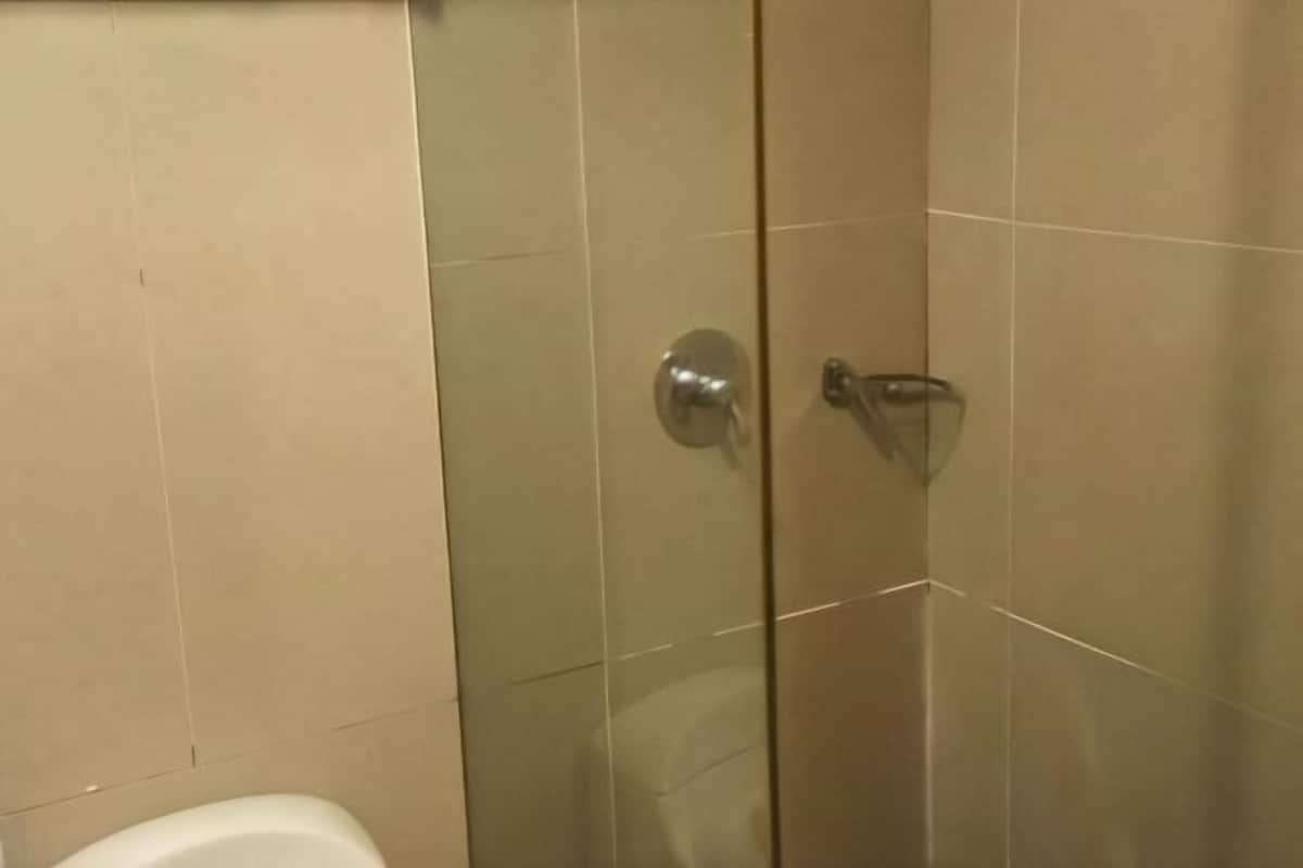 Salle de bain | Douche, séchoir à cheveux