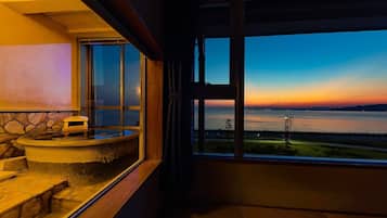 Camera Tradizionale, vista oceano (Japanese Style with Ceramic Bath) | Biancheria da letto di alta qualità, una cassaforte in camera