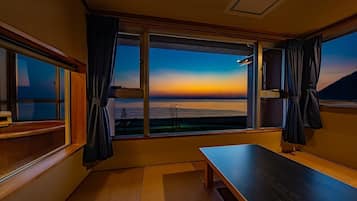 Camera Tradizionale, vista oceano (Japanese Style with Ceramic Bath) | Biancheria da letto di alta qualità, una cassaforte in camera