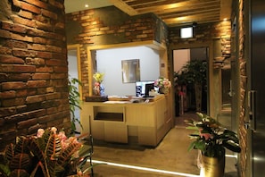 Check-in/check-out kiosk