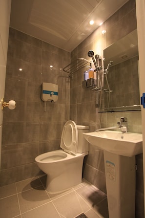 Standard Double Room | Bathroom