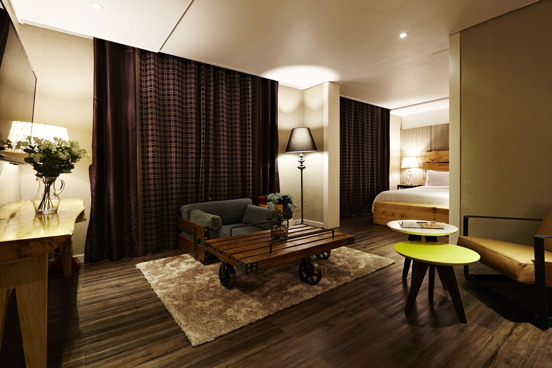 Ropa de cama de alta calidad, minibar, wifi gratis y ropa de cama