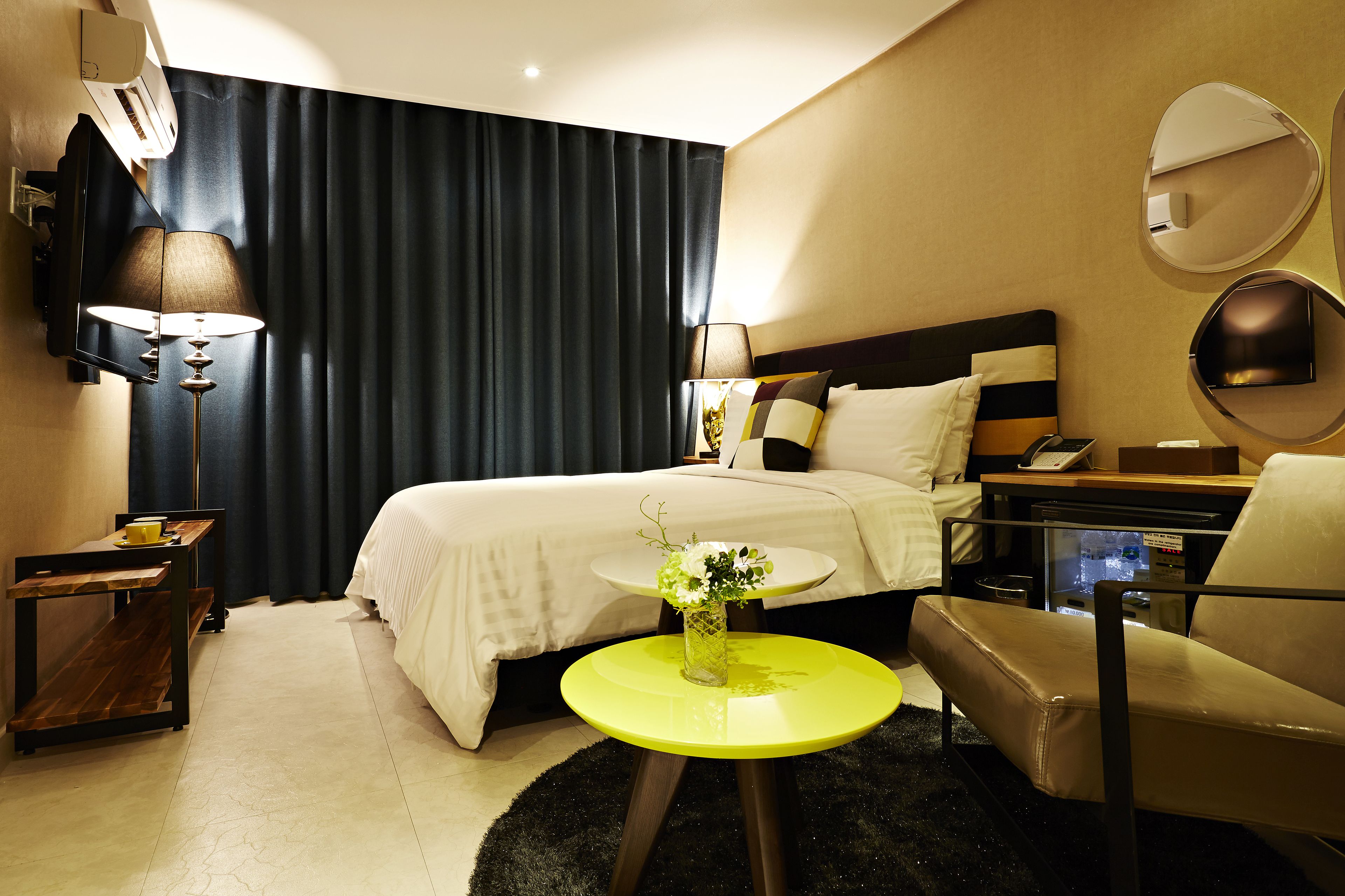 standard double room | premium bedding, minibar, free wifi, bed sheets