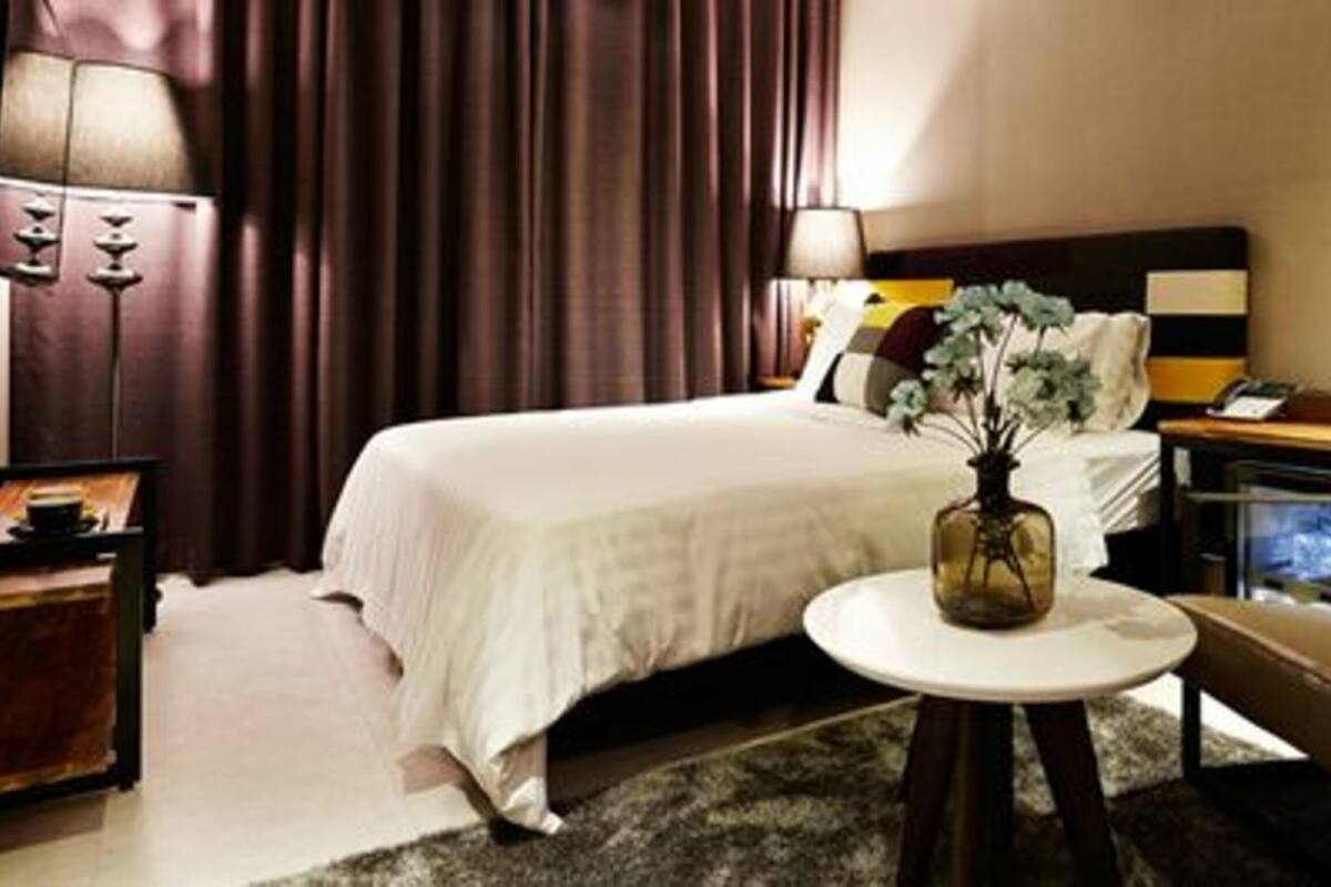 Ropa de cama de alta calidad, minibar, wifi gratis y ropa de cama