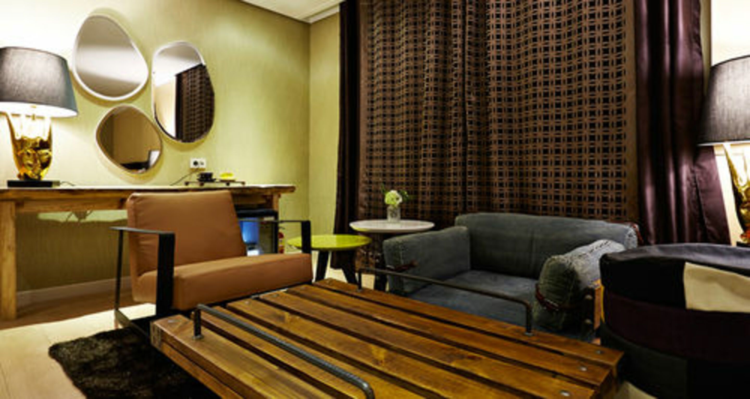 suite twin | living area | flat-screen tv