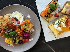 Daily buffet breakfast for a fee