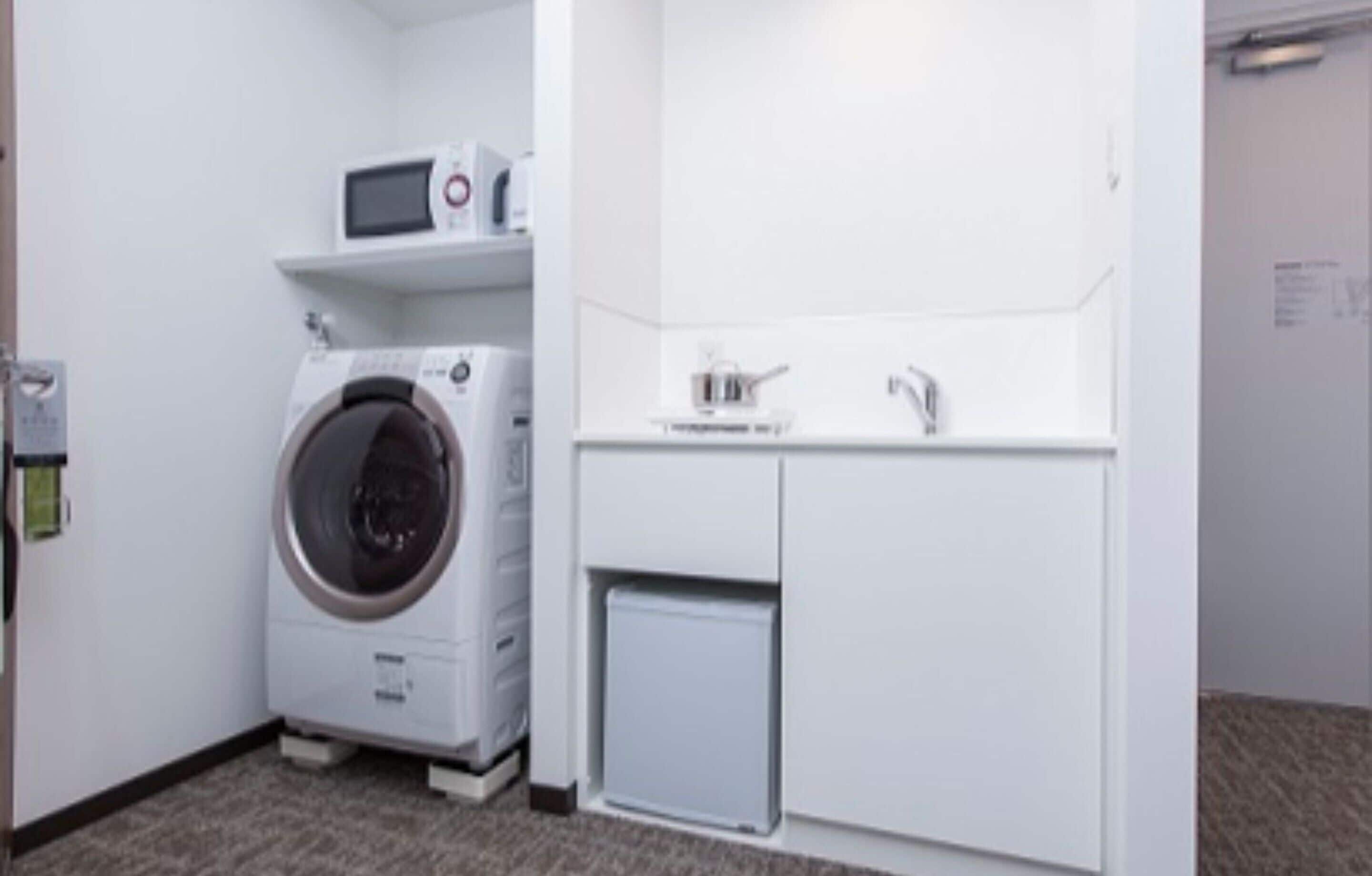 fridge, electric kettle