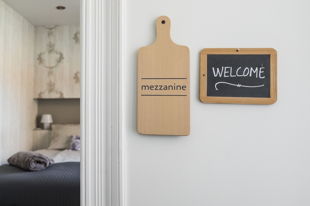 Wijnbar Cachet de Cire by null