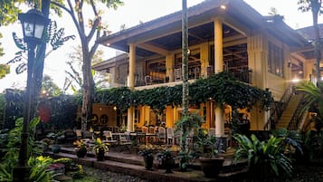 Breakfast, lunch, dinner served; international cuisine, garden views