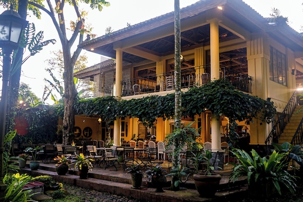 Breakfast, lunch, dinner served; international cuisine, garden views