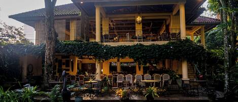 Breakfast, lunch, dinner served; international cuisine, garden views