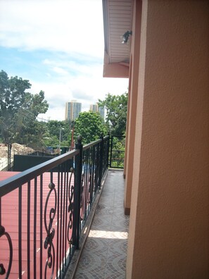 Room A - 1 bed in Mixed Dorm | Terrace/patio - Cebu Guest Inn (Cebu City)