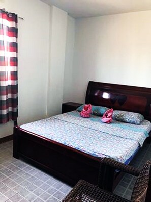 خزنة داخل الغرفة ومكتب وواي فاي مجانًا