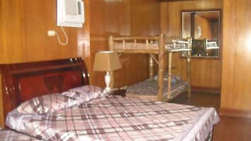 Dormitorio condiviso, dormitorio misto (Room C) | Una cassaforte in camera, una scrivania, Wi-Fi gratuito