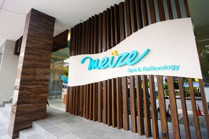 Deep-tissue massages, reflexology - Meize Hotel Bandung (Bandung)