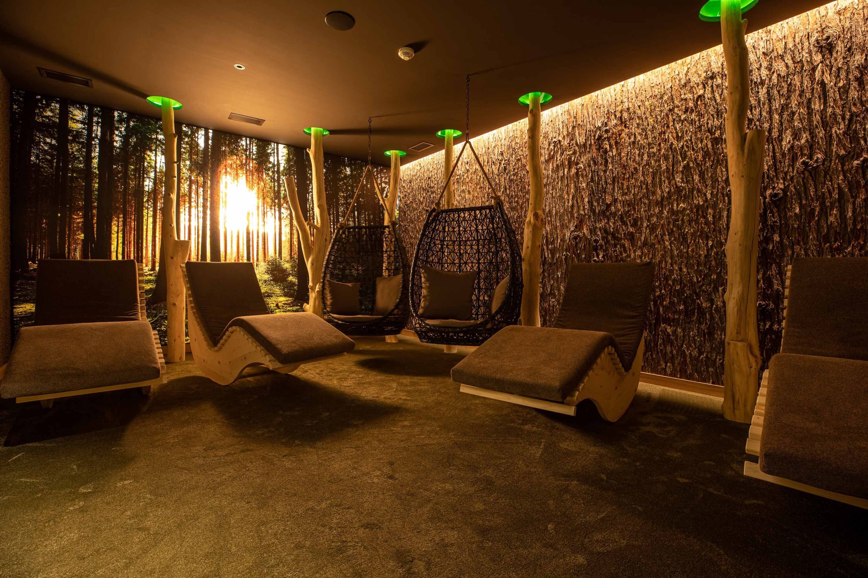 sauna, steam room, hot stone massages, prenatal massages