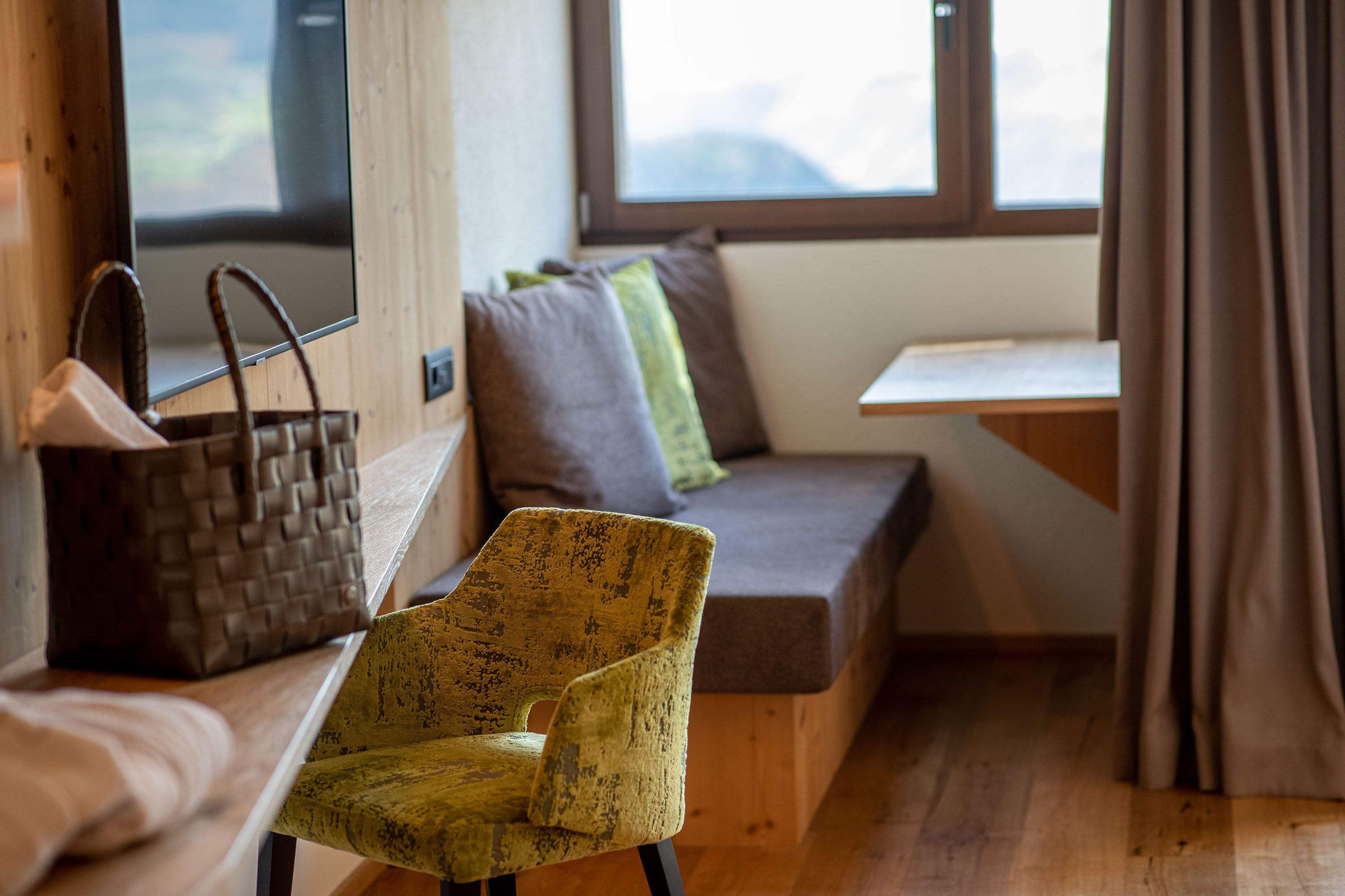 comfort double room | living area | flat-screen tv