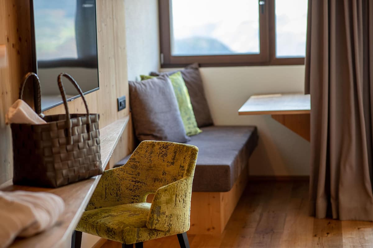 comfort double room | living area | flat-screen tv