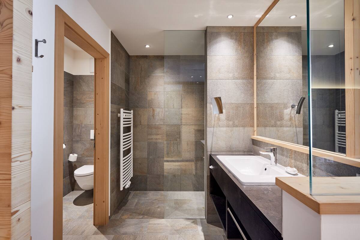 superior double room | bathroom | free toiletries, hair dryer, dressing gowns, slippers