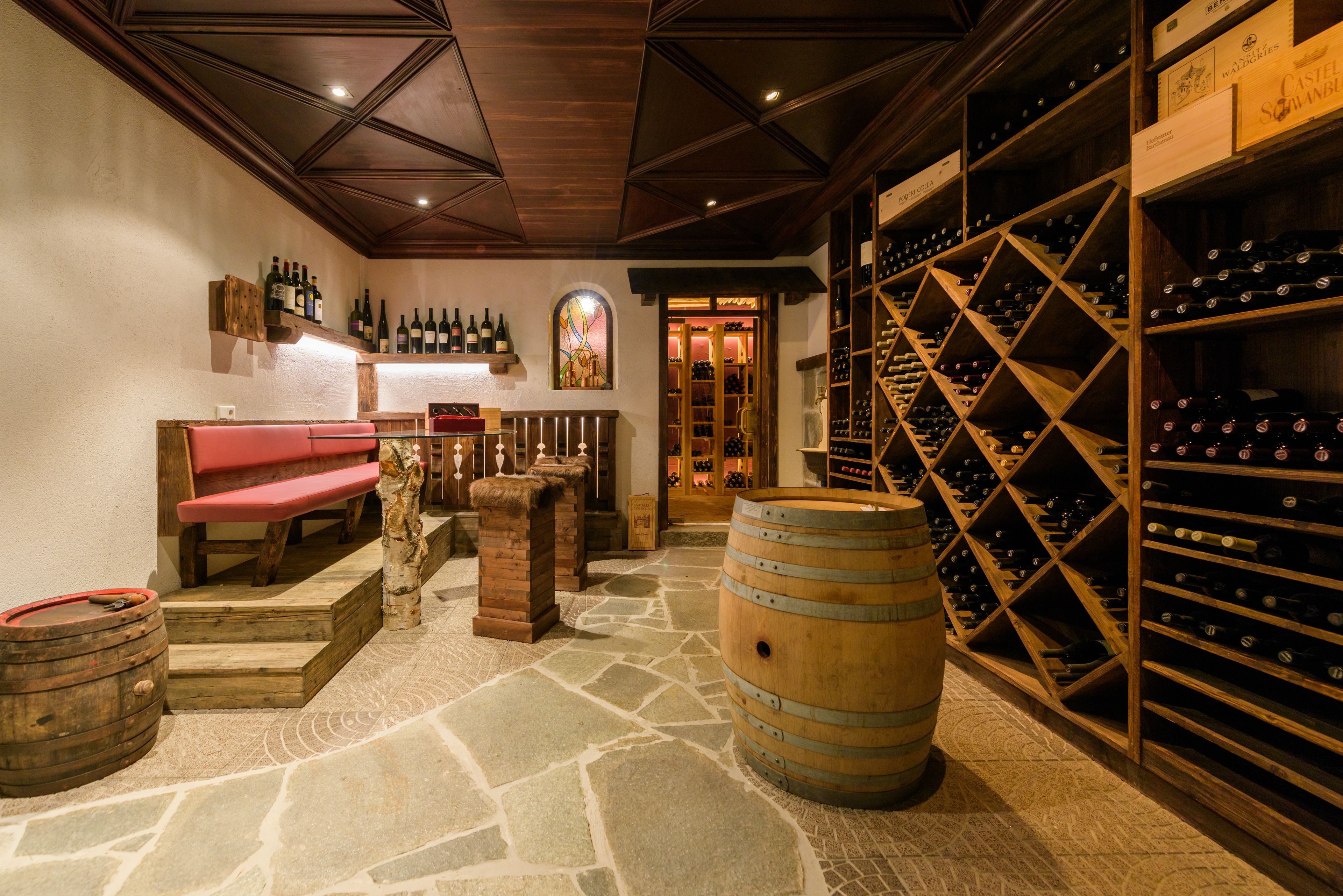 lunch, dinner served; local cuisine, al fresco dining