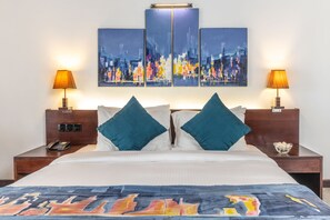 1 habitación, caja de seguridad en la habitación y escritorio 