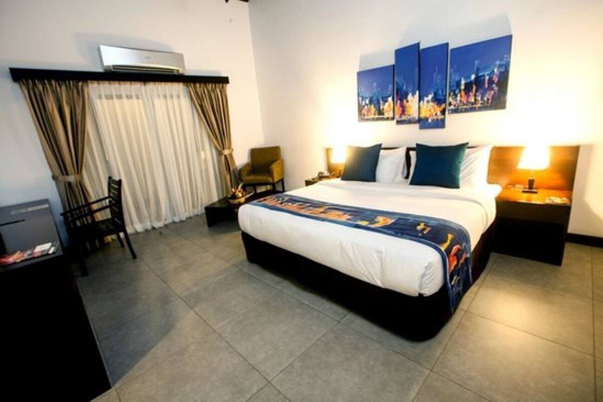1 bedroom, in-room safe, desk, rollaway beds (surcharge)