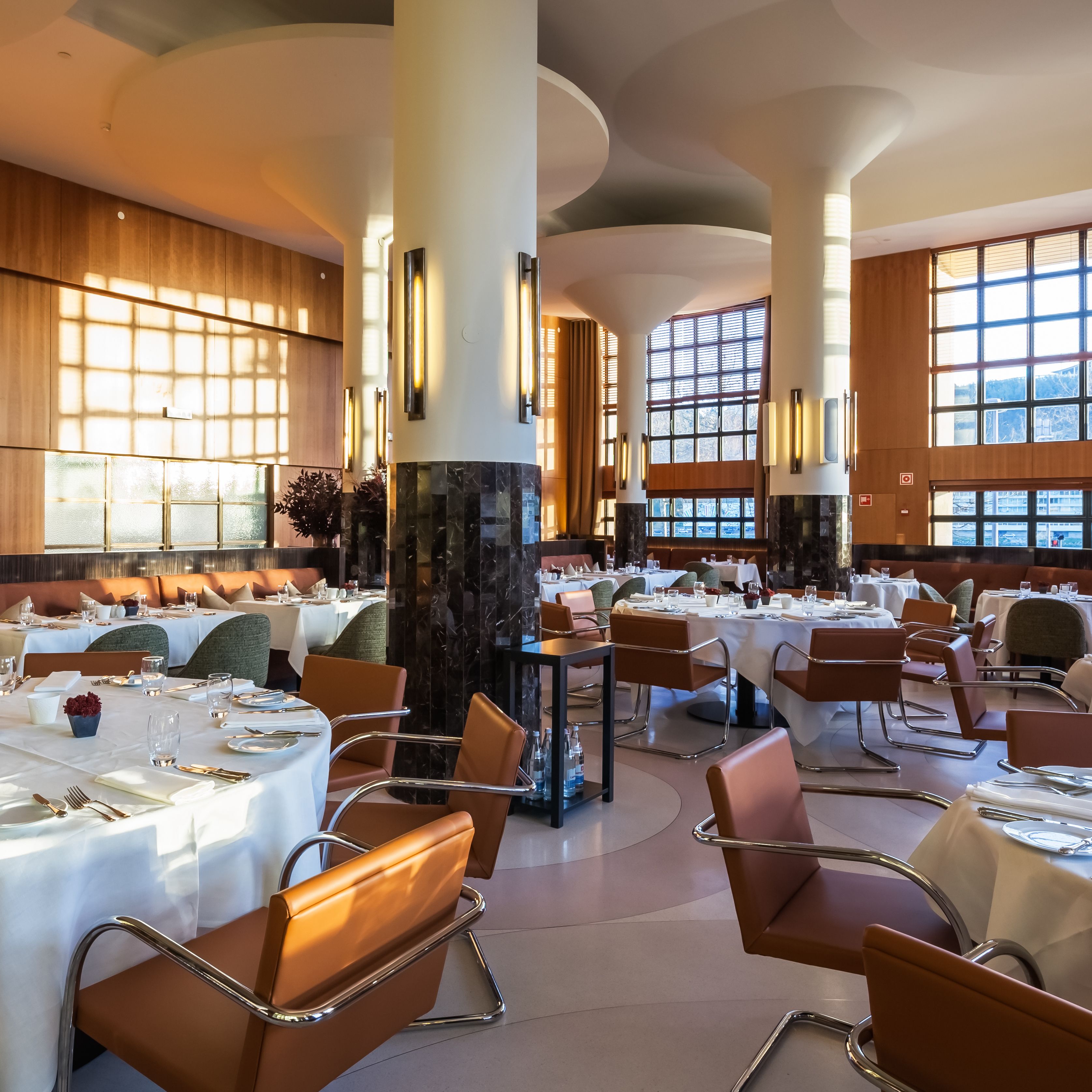 breakfast, lunch, dinner served; international cuisine