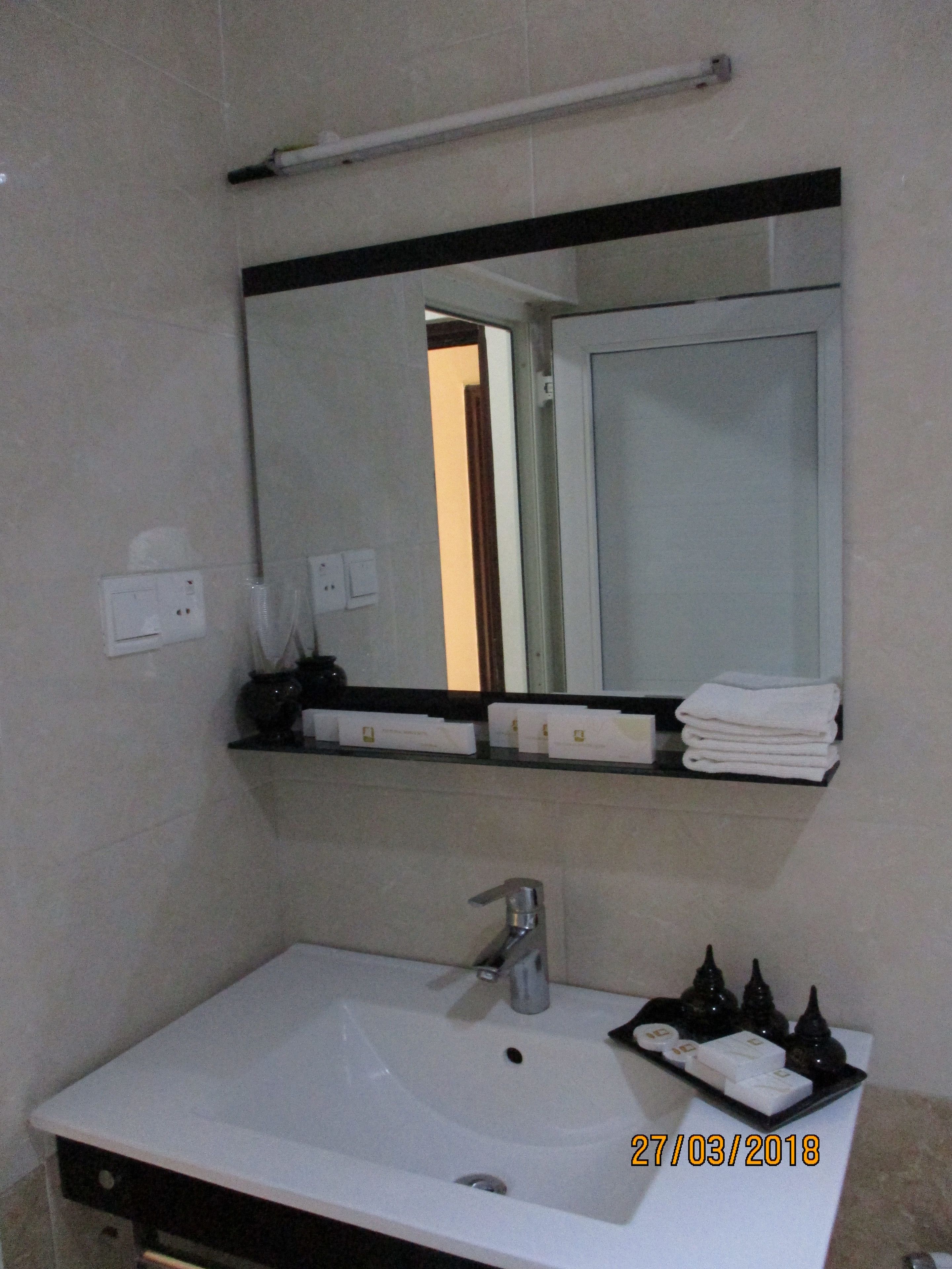 grand triple room, 3 bedrooms, garden view | bathroom amenities | combined shower/bathtub, deep-soaking bathtub, free toiletries