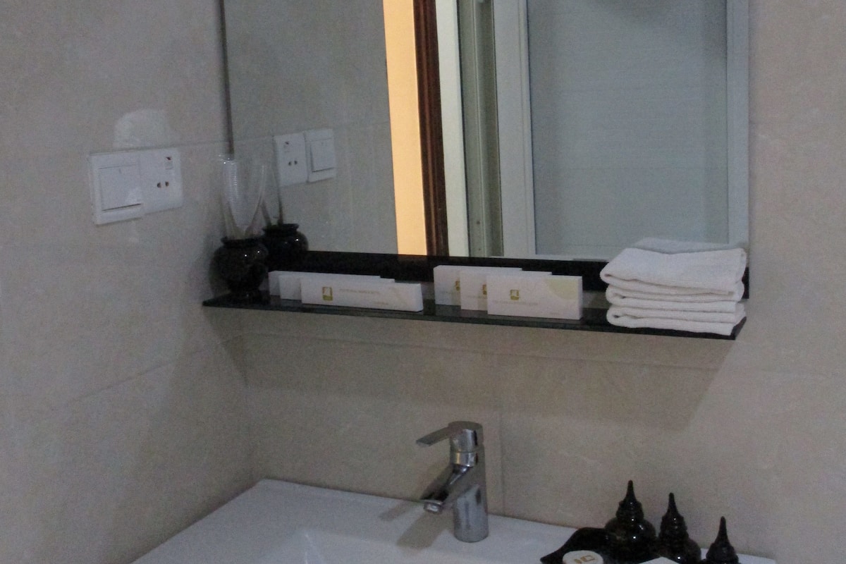 grand triple room, 3 bedrooms, garden view | bathroom amenities | combined shower/bathtub, deep-soaking bathtub, free toiletries