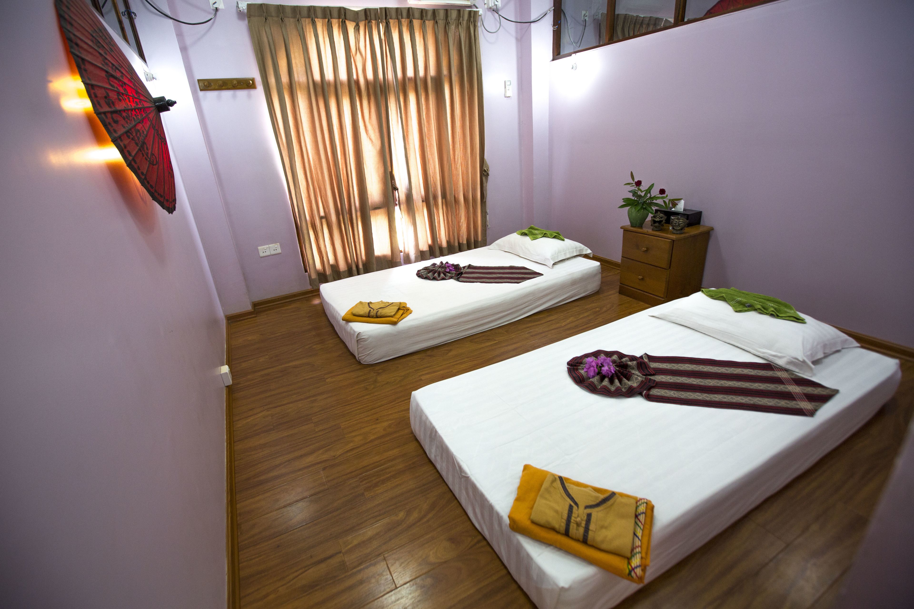 body treatments, aromatherapy, thai massages, body scrubs, reflexology