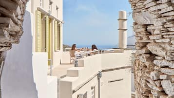 Executive Apartment (Vista Quarters) | Terrace/patio