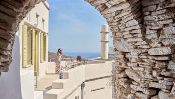 Executive Apartment (Vista Quarters) | Terrace/patio