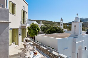 View from room - Crossroads Inn (Tinos)