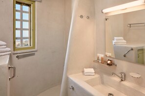 Bathroom - Crossroads Inn (Tinos)