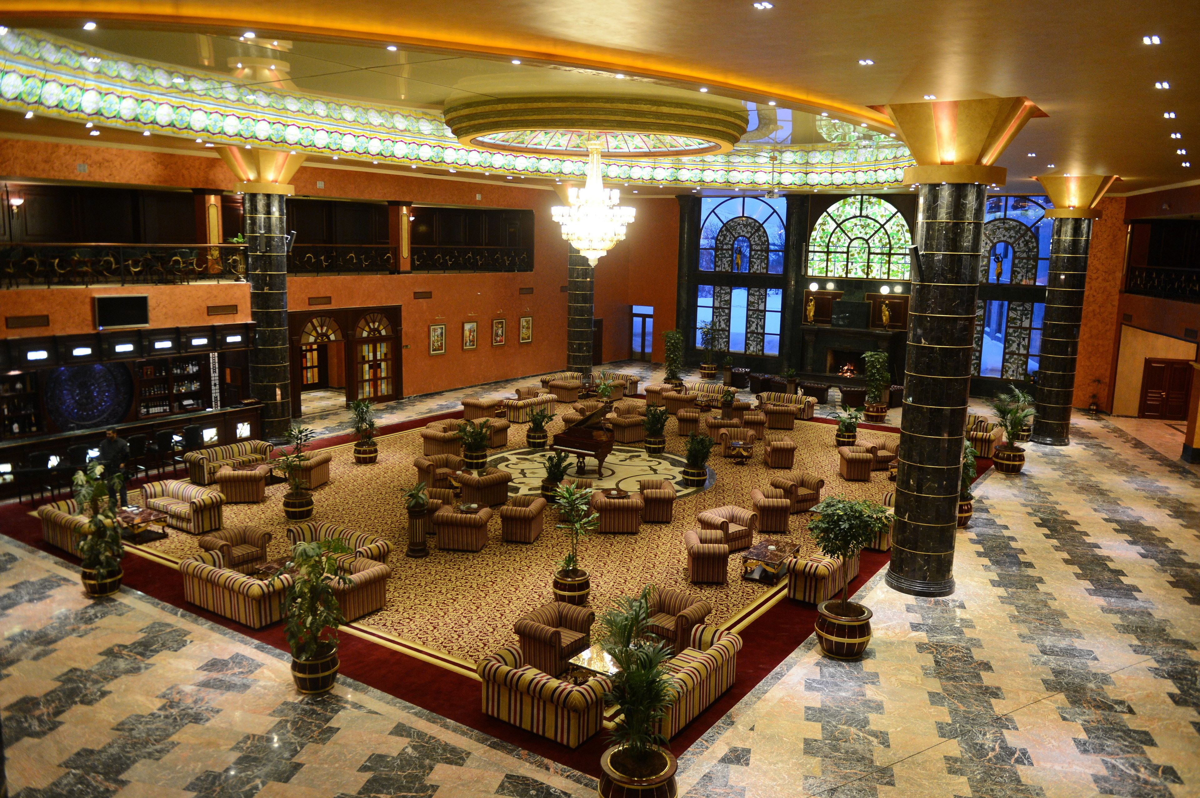 2 bars/lounges, swim-up bar, poolside bar