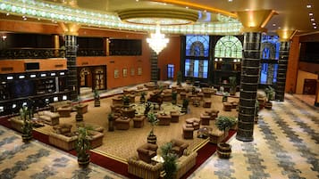 2 bars/lounges, swim-up bar, poolside bar