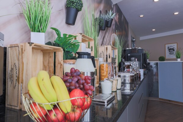 Se ofrece un desayuno bufé (17 EUR por persona)