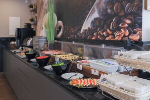 Desayuno buffet todos los días (EUR 9 por persona) 