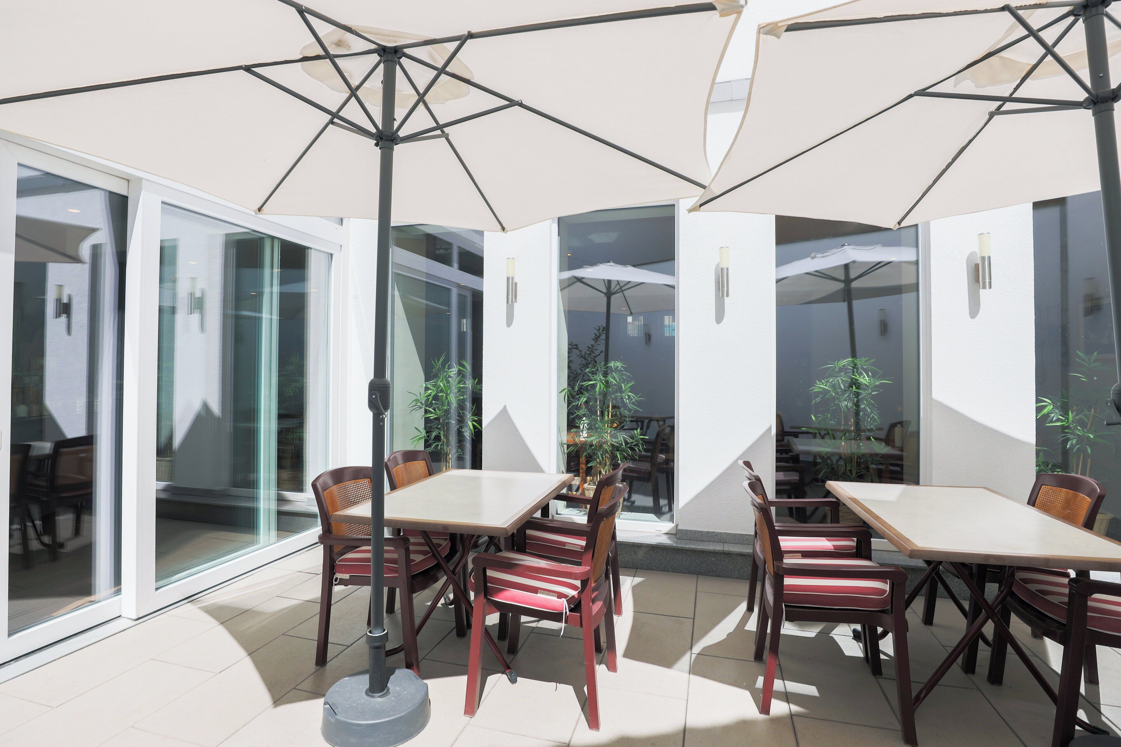 Tägliches Frühstücksbuffet (17 EUR pro Person)