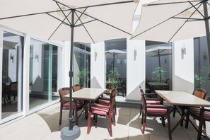 Tägliches Frühstücksbuffet (17 EUR pro Person)