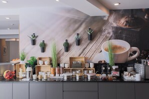 Desayuno buffet todos los días (EUR 9 por persona) 