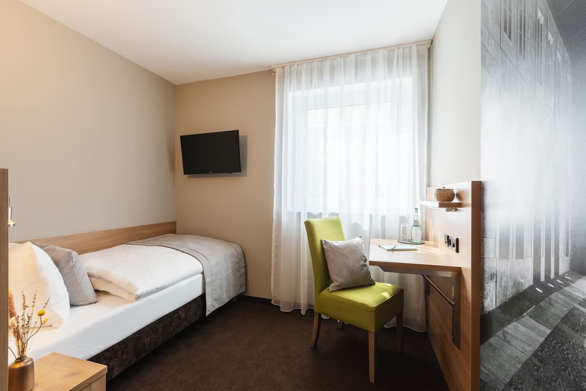 Bureau, chambres insonorisées, Wi-Fi gratuit, draps fournis