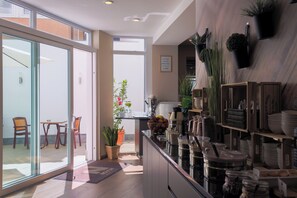 Se ofrece un desayuno bufé (17 EUR por persona)