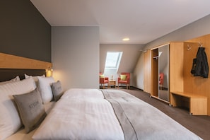 Deluxe Double Room | Desk, soundproofing, free WiFi, bed sheets